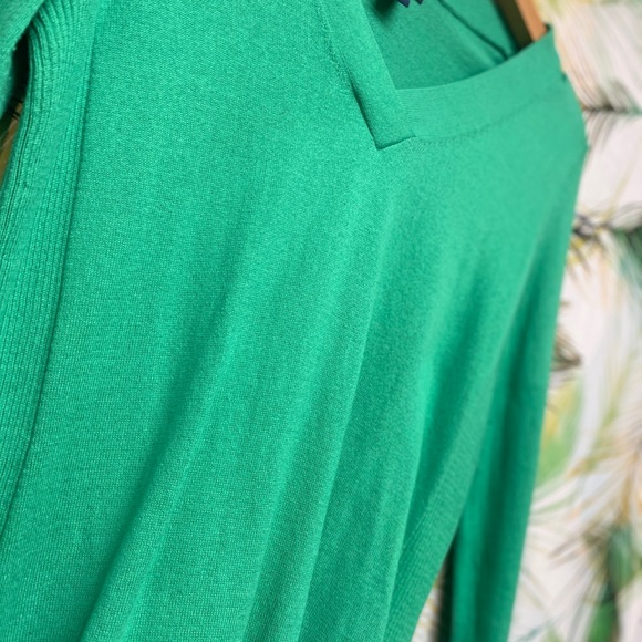 Gap Sweater in green. - Picture 5 of 6